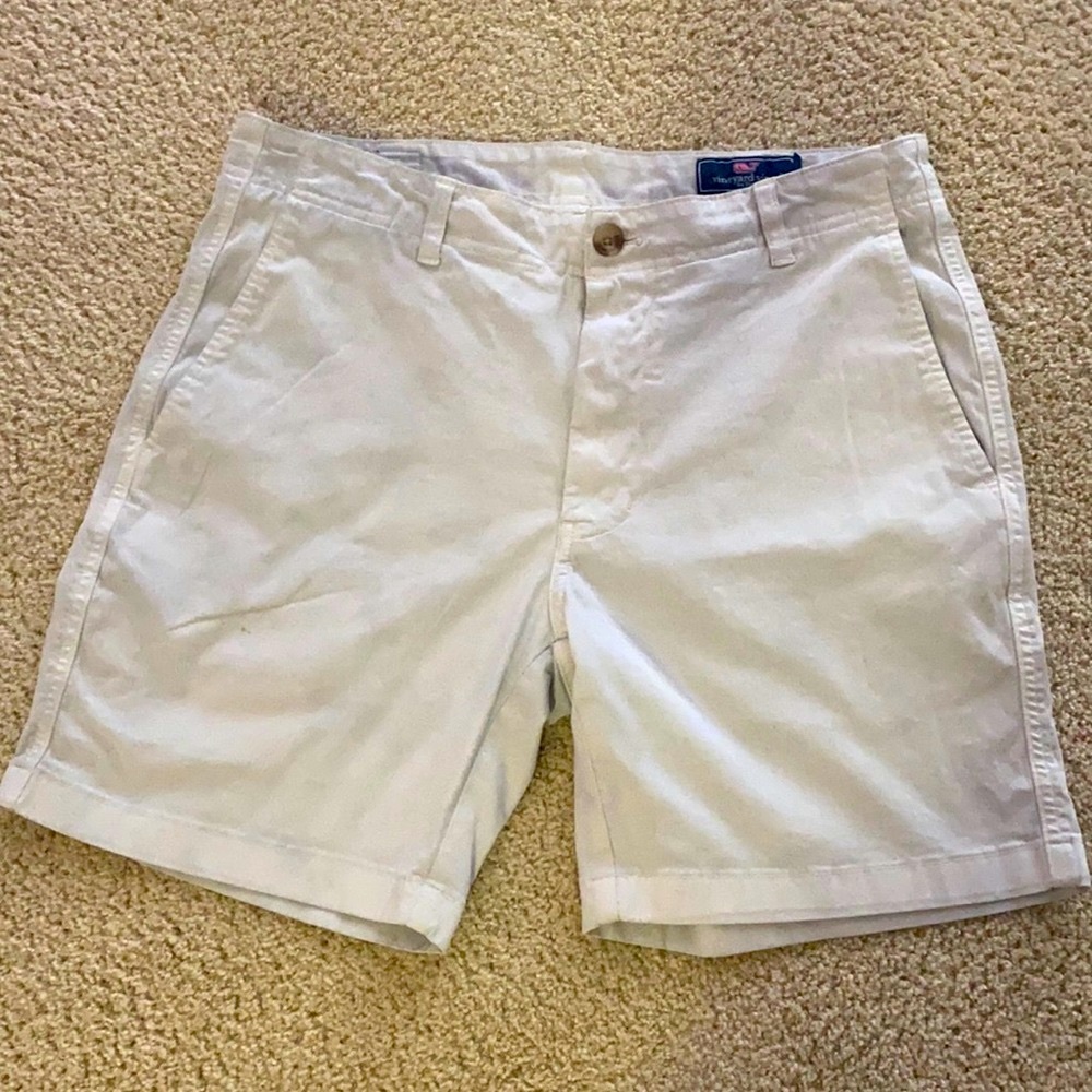 Men’s Vineyard Vines shorts Size 31 Khaki